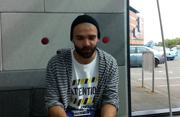 VIDEO kadras: Šarūnas Kirdeikis ragina gerbėjus nepraleisti Vilijos pasirodymo