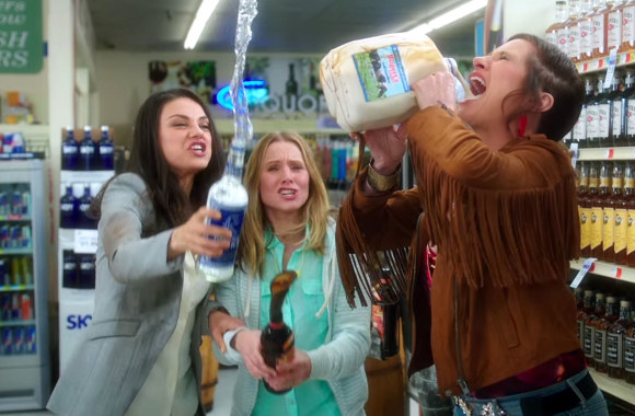 Mila Kunis, Kristen Bell ir Kathryn Hahn komedijoje „Blogos mamos“ 