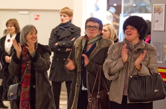 Muzikos grupės „The Midgies“ škotiškų šokių pamoka.