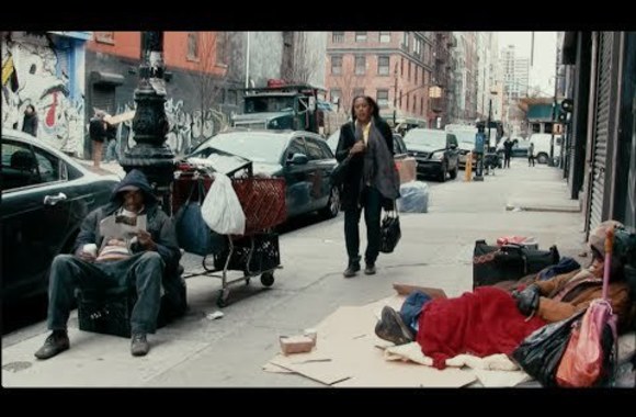 VIDEO kadras: Socialinis eksperimentas: ar benamiai tapo nematomi?