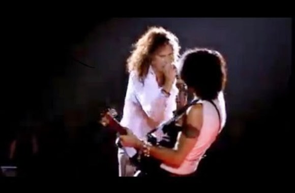 VIDEO kadras: Aerosmith - Walk This Way [Tokyo, JAPAN]
