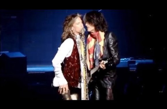 VIDEO kadras: Aerosmith - Mama Kin [Hiroshima, JAPAN]