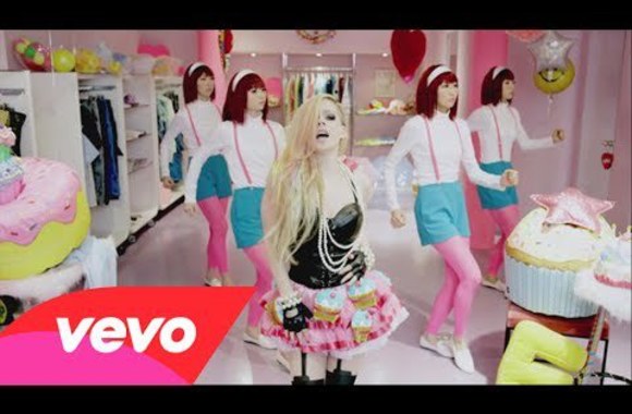 VIDEO kadras: Avril Lavigne dainos „Hello Kitty“ vaizdo klipas