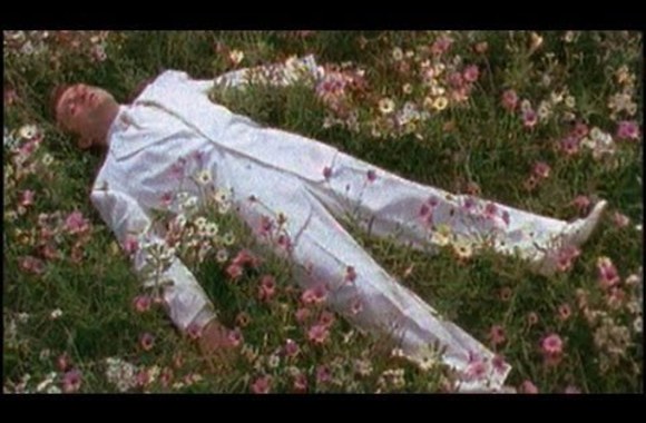 VIDEO kadras: Peter Gabriel - Digging In The Dirt