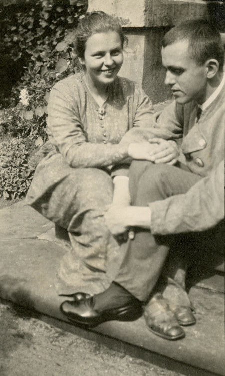 Cornelia su broliu Hildebrandu (~1915 m.) / Gurlittų literatūros archyvas, Dresdeno technikos universitetas