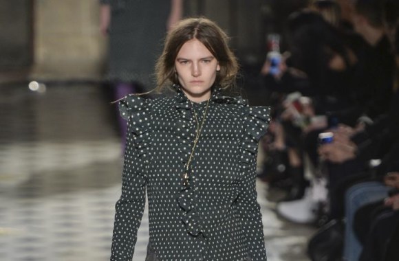 „Vetements“ 2016 m. rudens-žiemos kolekcijos modelis