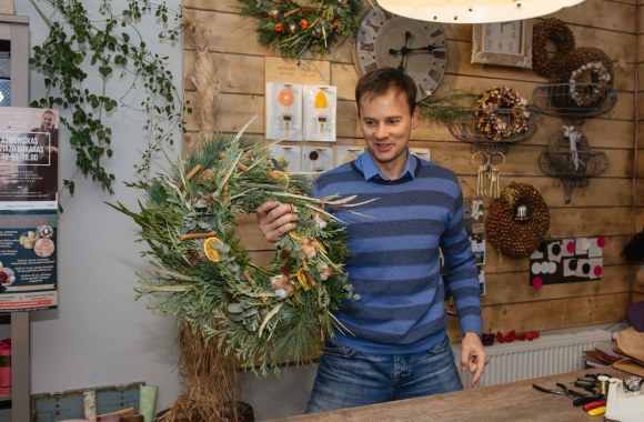 Žinomi žmonės namus puoš pačių sukurtais Kalėdų vainikais