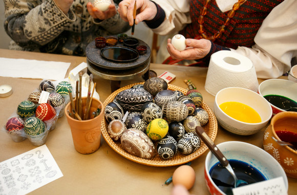 Velykinių kiaušinių marginimas