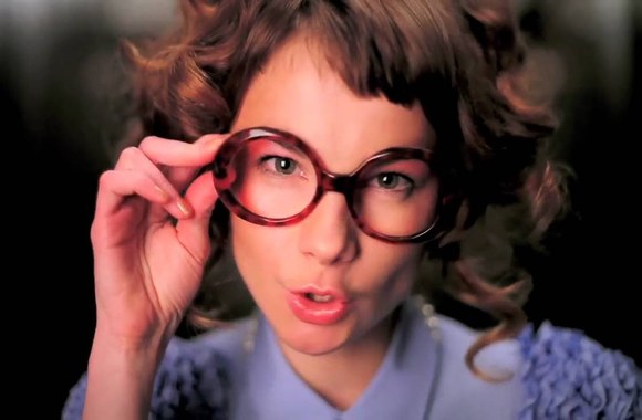 VIDEO kadras: Pur:Pur - A Kiss (official video)