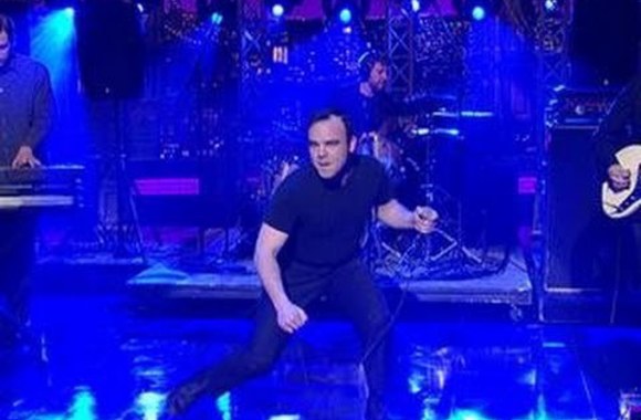 VIDEO kadras: David Letterman - Future Islands: \"Seasons (Waiting On You)\"
