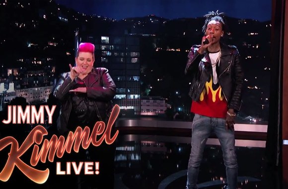 VIDEO kadras: Gestų repo mūšis Jimmy Kimmelo laidoje