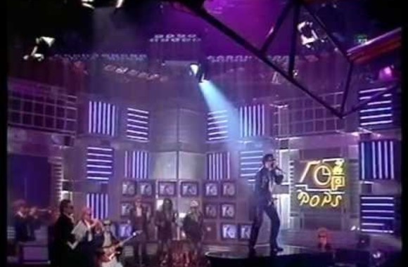 VIDEO kadras: Art Of Noise and Tom Jones - Kiss