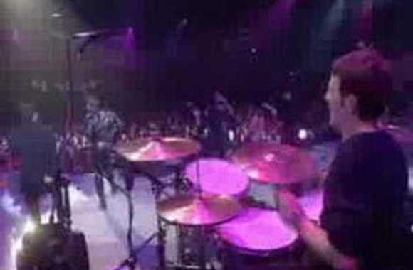 VIDEO kadras: tom jones & Robbie Williams