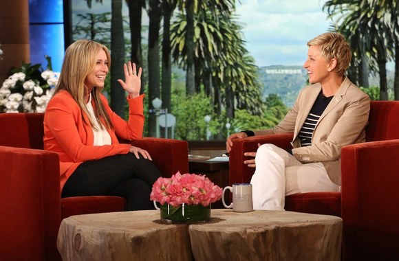 VIDEO kadras: Jennifer Love Hewitt komikės Ellen DeGeneres pokalbių laidoje
