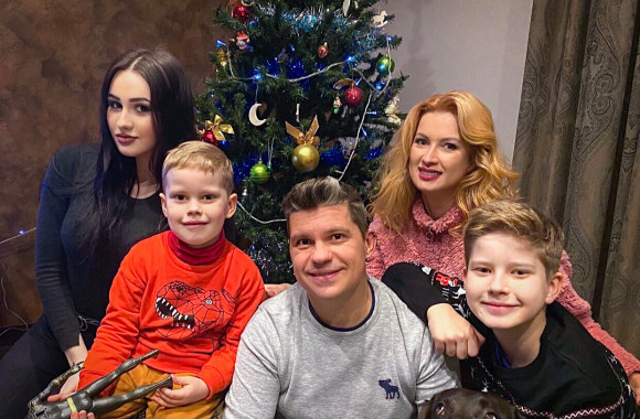Renata ir Deivis Norvilai su vaikais Vanesa, Rėjumi ir Emiliu / Asmeninio albumo nuotr.