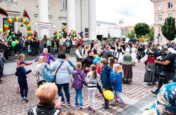 Lietuvoje filmuojamas NBC realybės šou „Geriau vėliau negu niekada“