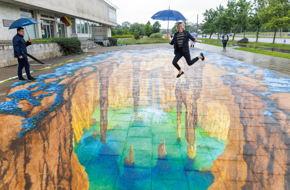 Vilniuje pristatytas didžiausias Lietuvoje 3D piešinys / Irmanto Gelūno nuotr.

