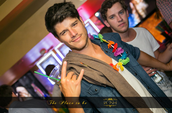 Šeštadienio linksmybės „Posh“ naktiniame klube