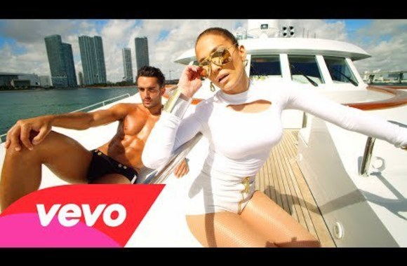 VIDEO kadras: Jennifer Lopez dainos „I Luh Ya Papi“ vaizdo klipas