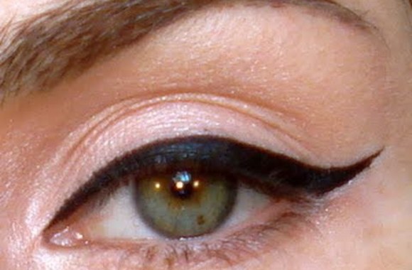 VIDEO kadras: Pamokėlė: tobula akių kontūro linija