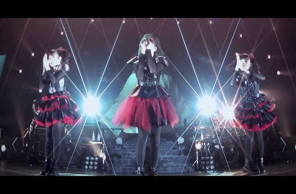 VIDEO kadras: „Babymetal“ – „Gimme Chocolate“