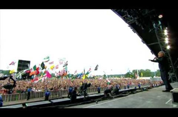 VIDEO kadras: Tomo Joneso daina „Sex Bomb“, atlikta didžiausiame britų festivalyje „Glastonbury“: 