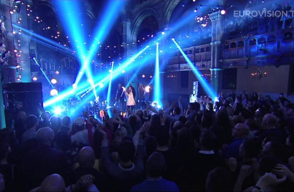 VIDEO kadras: „Children of the Universe“