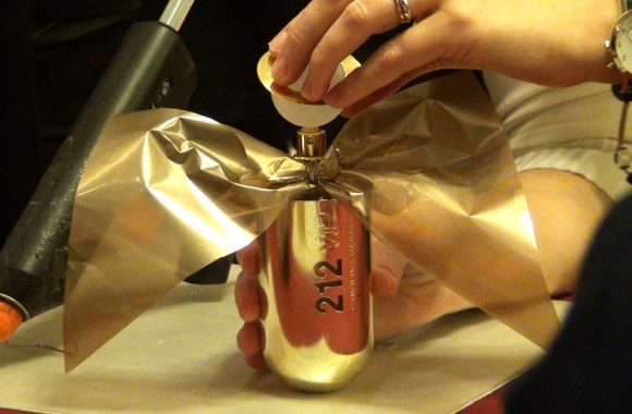 Tuščias kvepalų buteliukas virto angelu