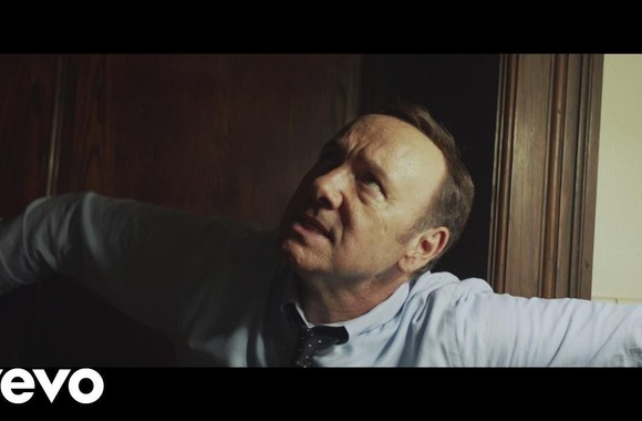 tom-odell-here-i-am-official-video