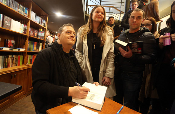 Knygos „Mano tėvas Pablo Eskobaras“ pristatymo akimirka