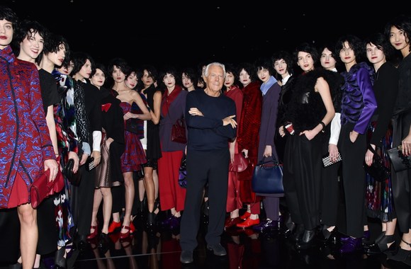Italijos dizaineris Giorgio Armani po „Emporio Armani“ kolekcijos pristatymo