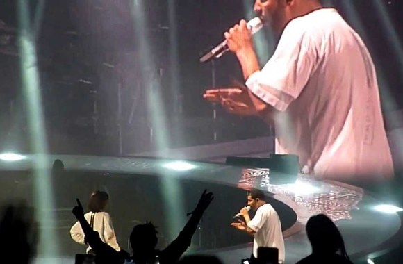 VIDEO kadras: Rihanna kartu su Drake\'u jo koncerte atliko bendrą kūrinį „Take Care“