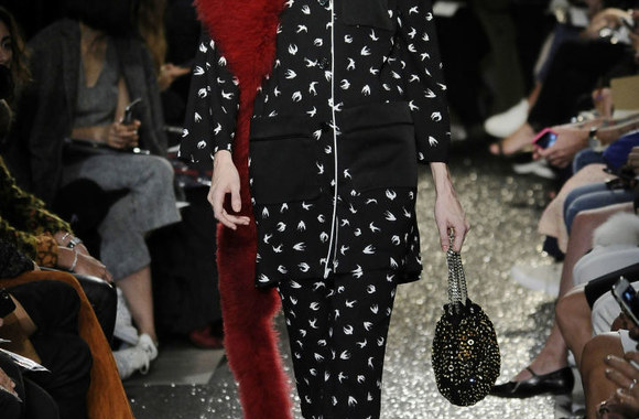 Su pižama į žmones