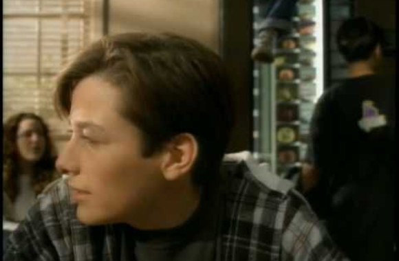 VIDEO kadras: „Aerosmith“ – „Livin‘ On the Edge“