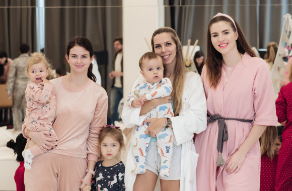 Sotera Šveikauskaitė pusšimtį mamų sukvietė į pižamų vakarėlį/„Fotosala“ nuotr.