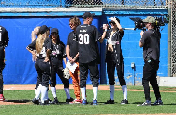 Kardashianų šeima žaidė beisbolą