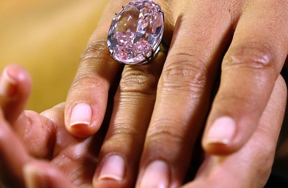 Žiedas su „Pink Star“ briliantu