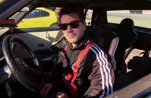 VIDEO kadras: D.Cooperis už kaskadininko automobilio vairo: