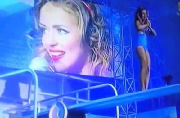 VIDEO kadras: Monika Šalčiūtė dainuoja