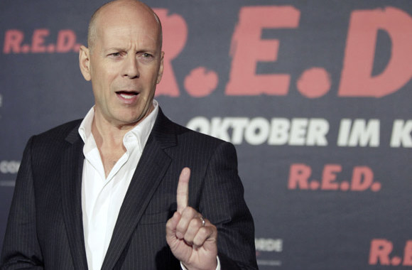 Bruce Willis pozuoja fotografams