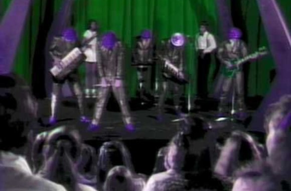 VIDEO kadras: Devo - Girl U Want