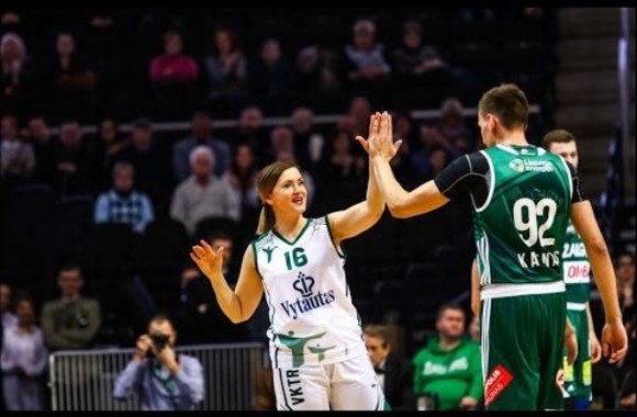 teatro-dienai-skirtose-zalgirieciu-ir-teatralu-rungtynese-triumfavo-draugyste