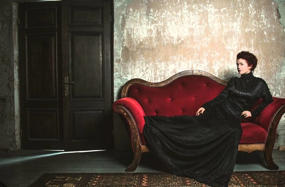 erica-jennings-hanging-by-a-thread