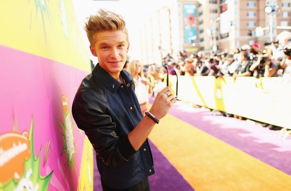 Cody Simpsonas švenčia 17-ąjį gimtadienį