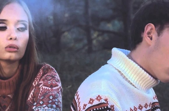 VIDEO kadras: „Colours of Bubbles“ – „Phoenix“