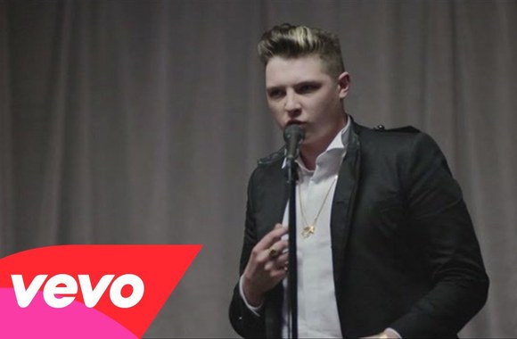 VIDEO kadras: Johnas Newmanas – „Love Me Again“