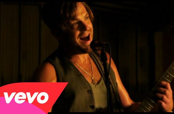 VIDEO kadras: „Kings Of Leon“ – „Sex On Fire“