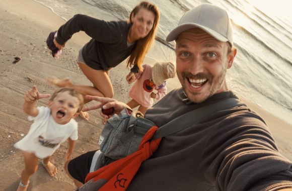 Tadas Černiauskas su žmona Viktorija Prokofjeva ir vaikais / Asmeninio albumo nuotr.