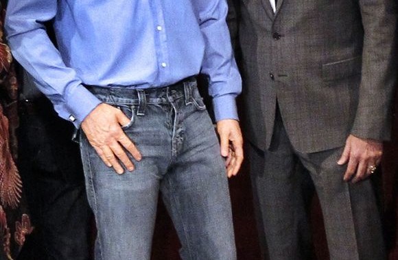 Nicolas Cage'as šalia savo vaškinės figūros