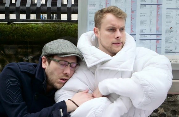 suvet-kostiumo-antklodes-pristatymas